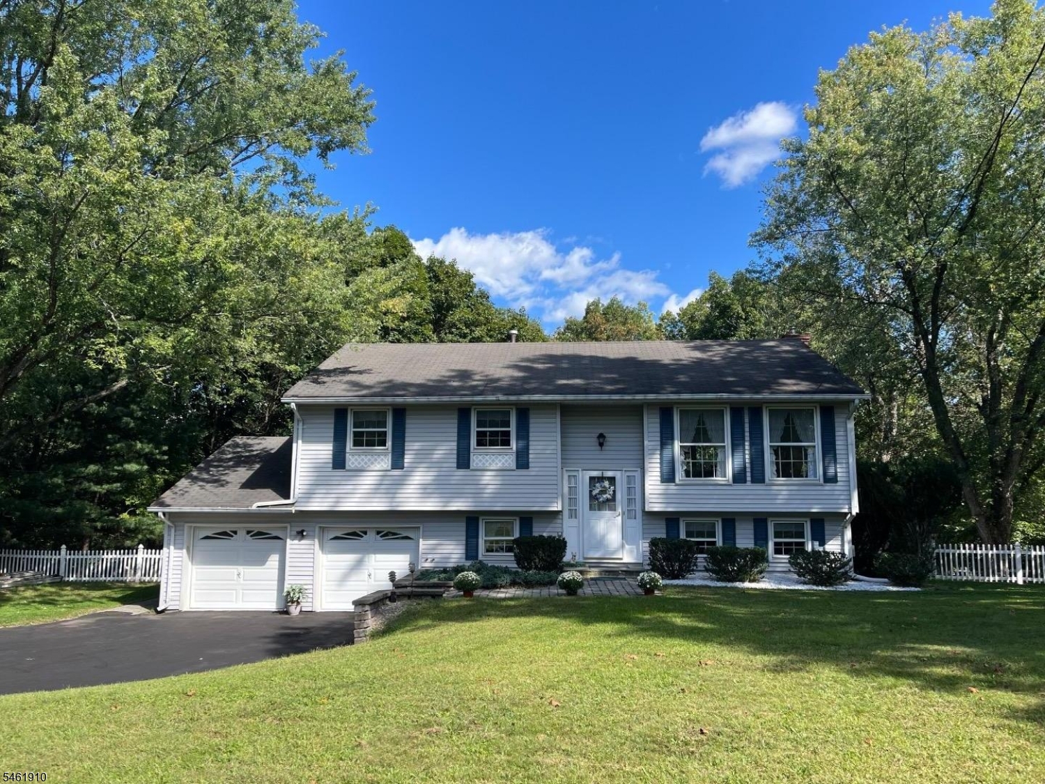 6 Redwood Drive — photo