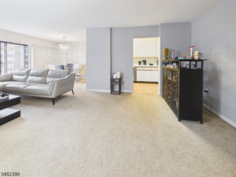 10 N Wood Avenue 407 — photo