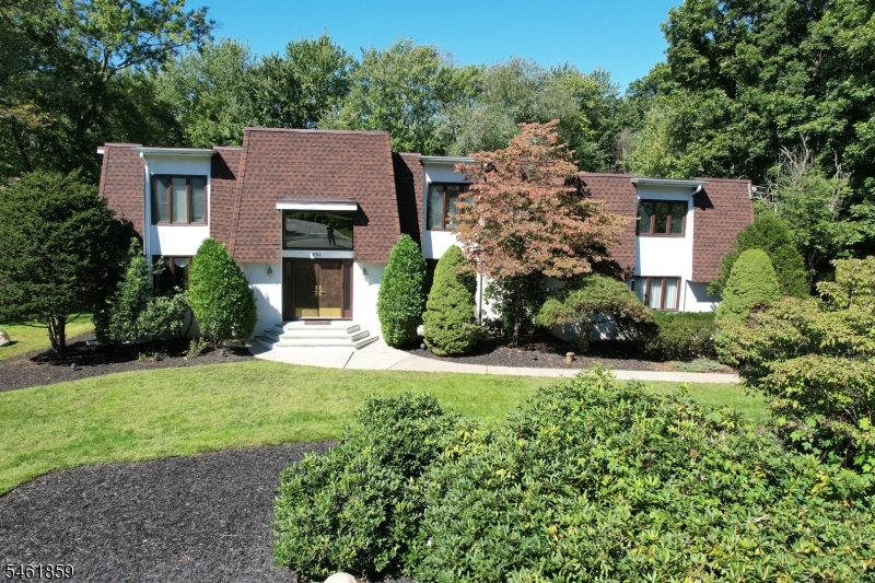 690 Orchard Lane — photo