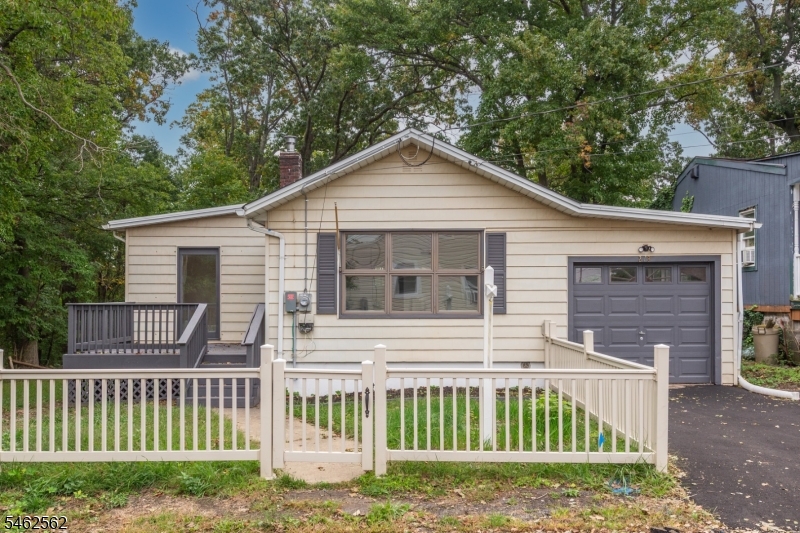 278 Outlook Boulevard — photo