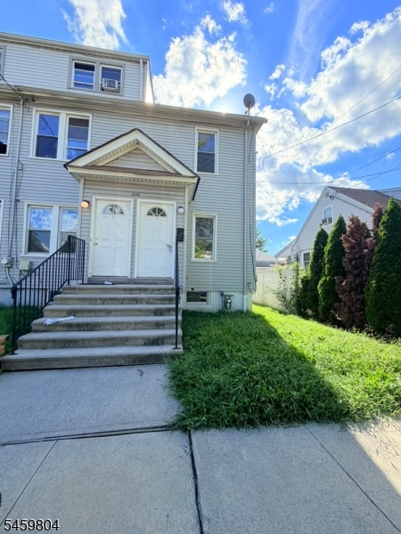 696 Worth Avenue 2Rr — photo
