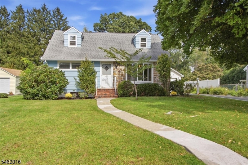 16 Sandra Lane — photo
