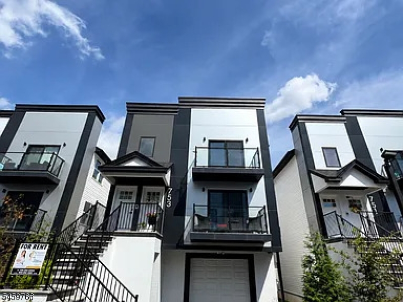753 Seaport Drive 2 — photo