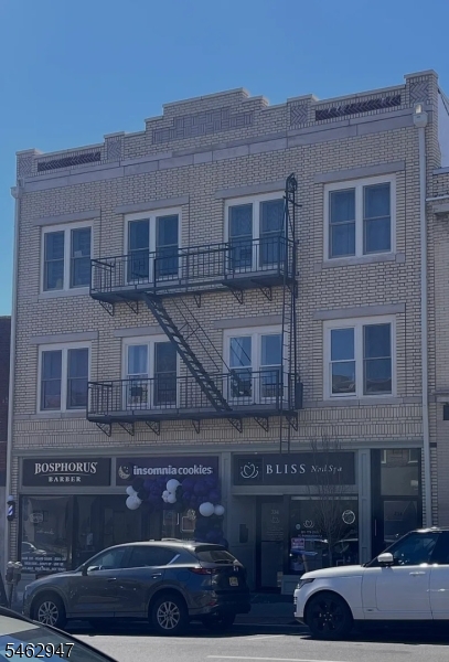 330 Bloomfield Avenue 6 — photo