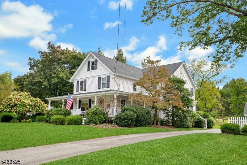 32 W Main Street — photo