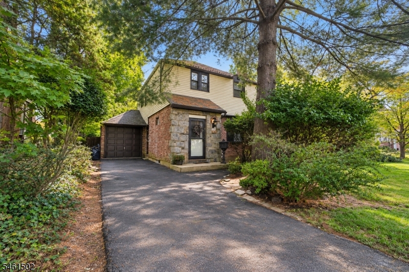 252 Everett Place — photo