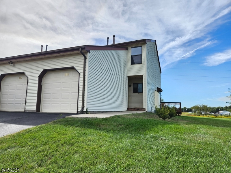233 Spruce Court — photo