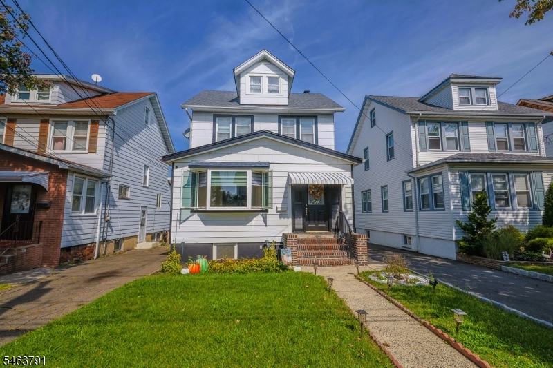 2035 Balmoral Avenue — photo