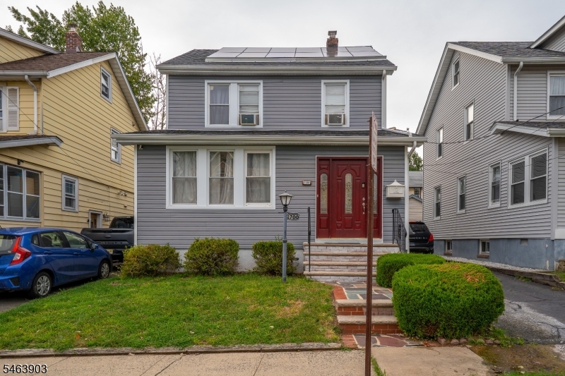 1700 Edmund Terrace — photo