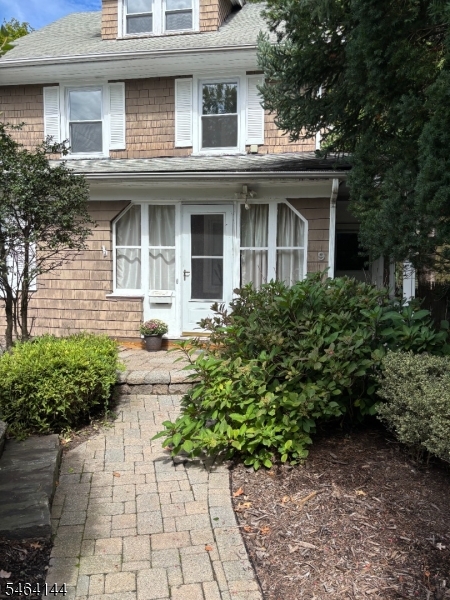 9 Laurel Place — photo