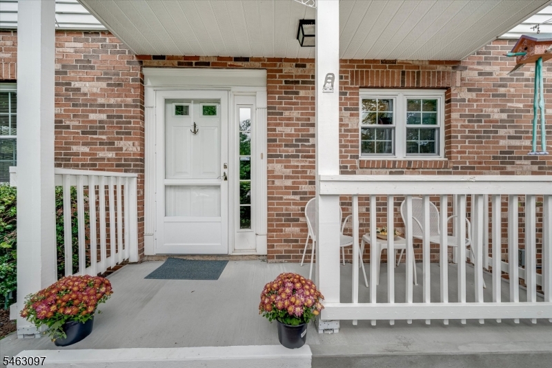 16 Lexington Court — photo