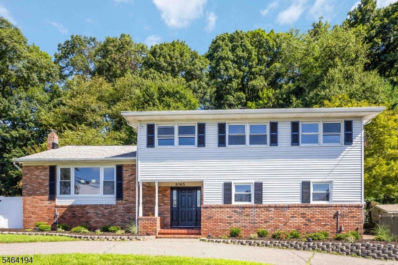 1065 Sussex Tpke — photo
