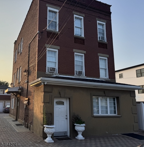 557 E Curtis Street Unit 3 — photo