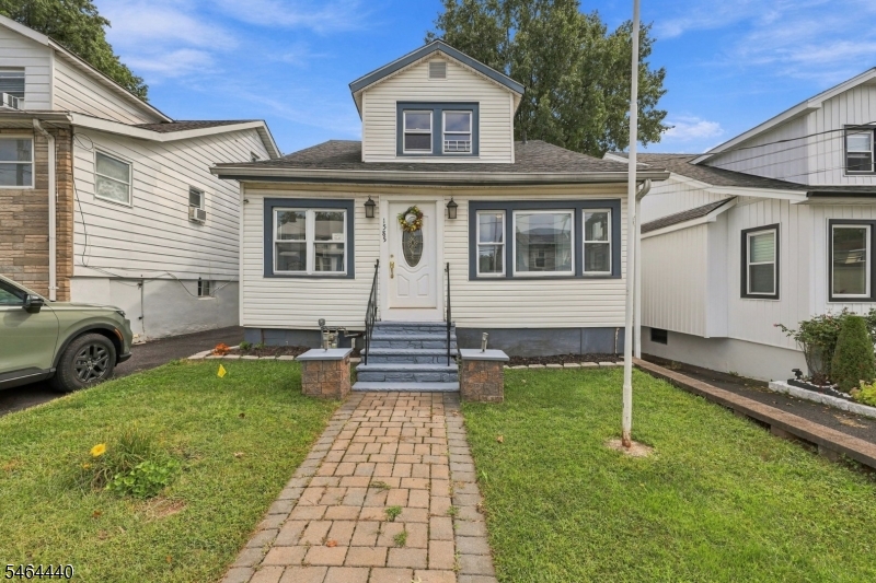 1585 Hillcrest Terrace — photo