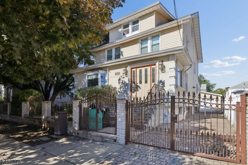 233 15 Street — photo