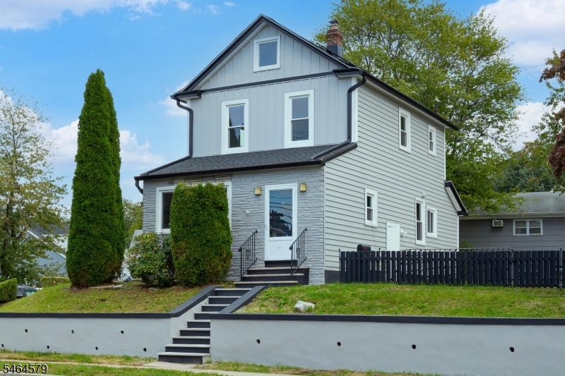 345 Broughton Avenue — photo