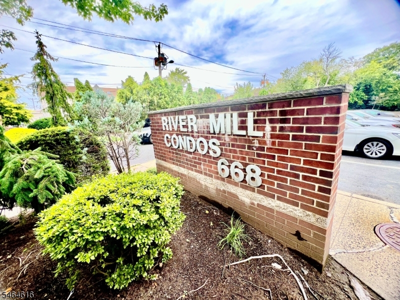666 Mill Street 8 — photo