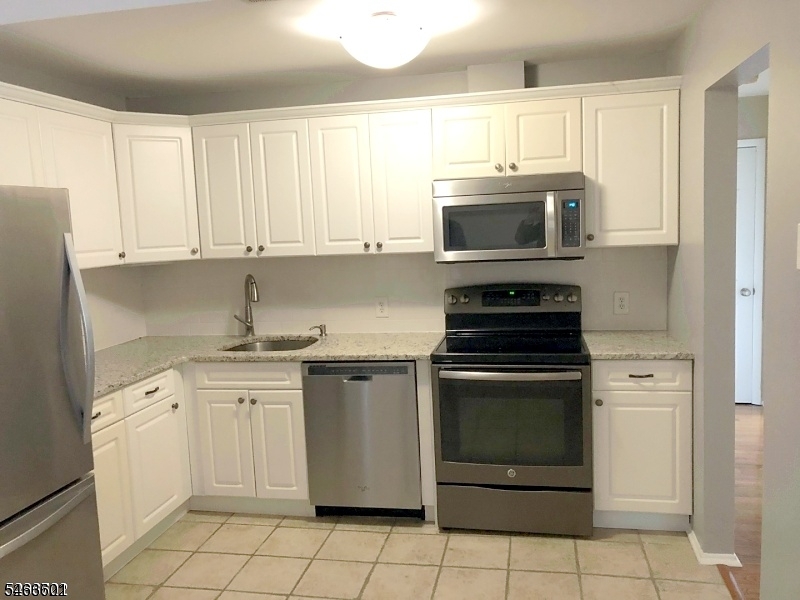 41 Mt Kemble Ave105 — photo