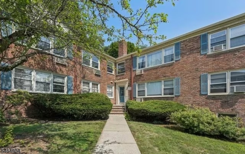 24 Hutton Avenue 80 — photo