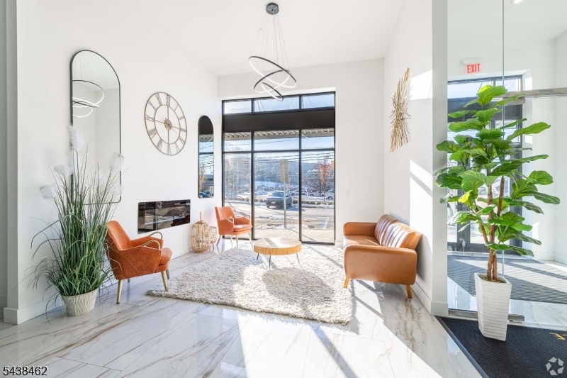 555 Northfield Avenue Unit 103 — photo