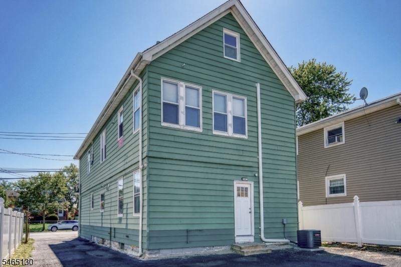 906 Roselle Street Unit 2 — photo