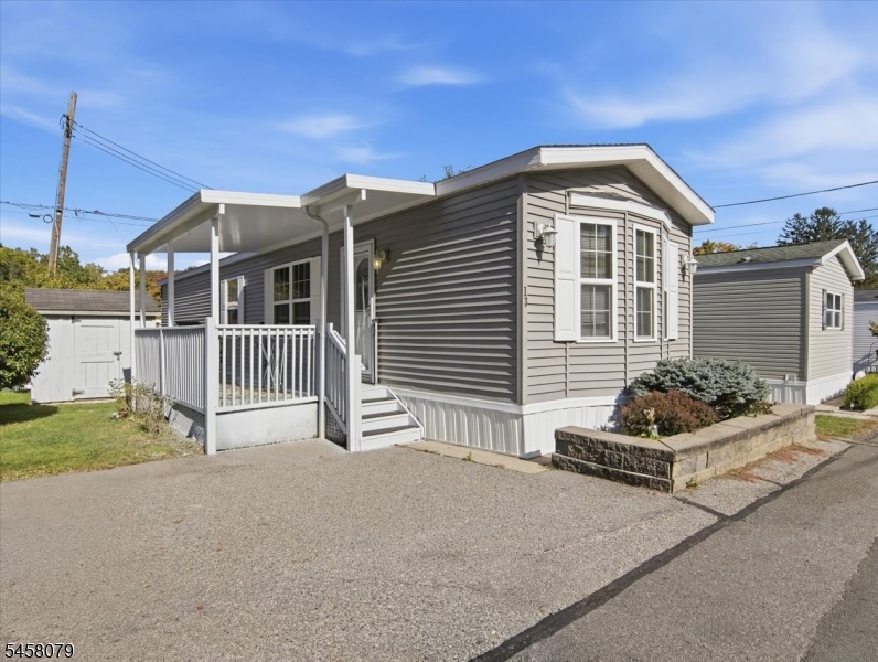 13 Makepeace Drive 13 — photo
