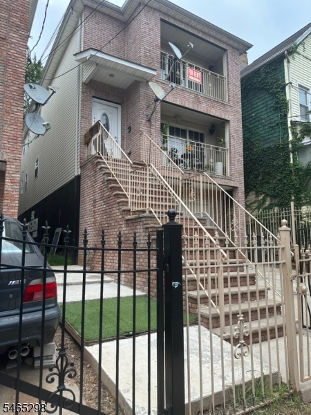 641 Court Street — photo