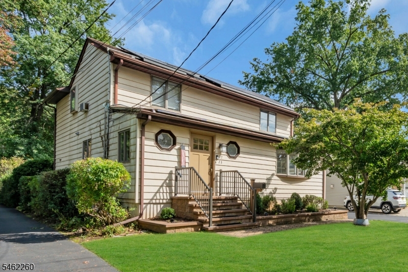 23 Evergreen Avenue — photo