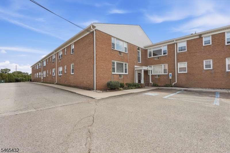 565 Grove Street B4 — photo