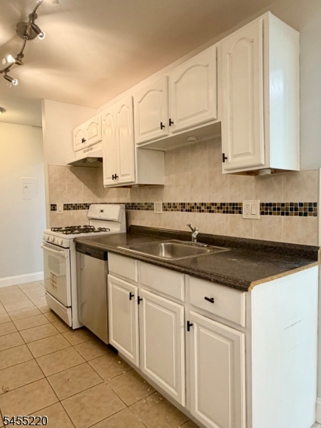 18 River Road D — photo