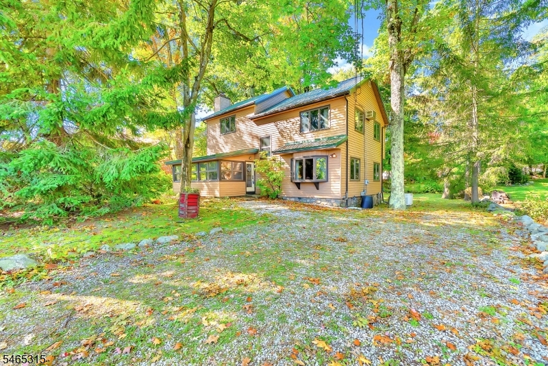 2207 Lakeside Dr W — photo
