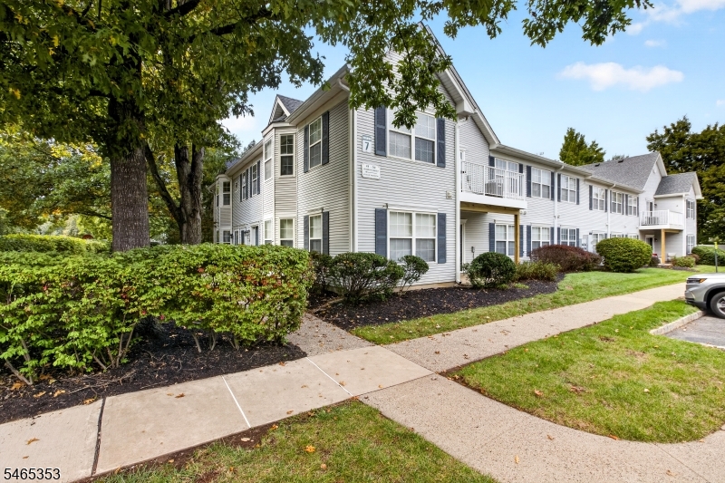 48 Waugh Court Unit 48 — photo
