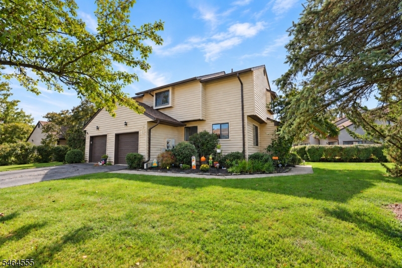 1 Sparrow Circle — photo