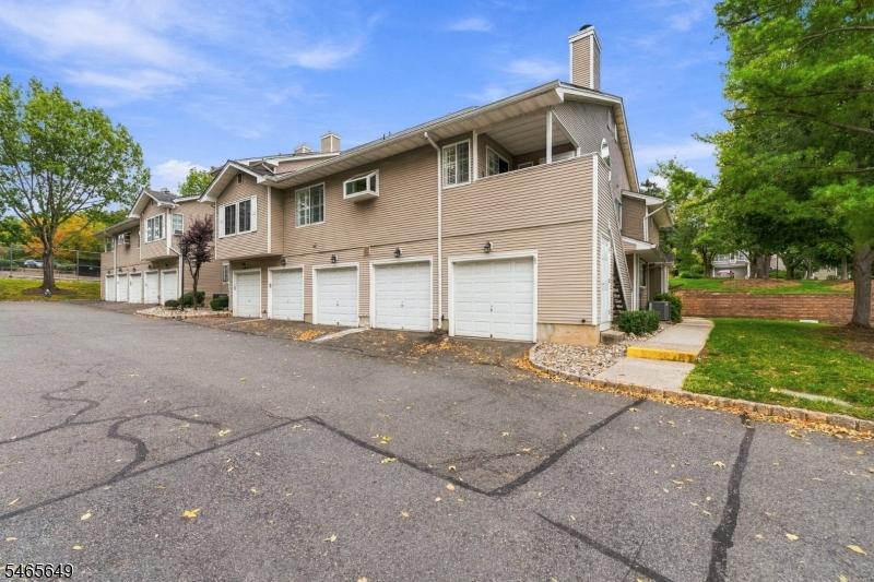 56 Bentley Court — photo