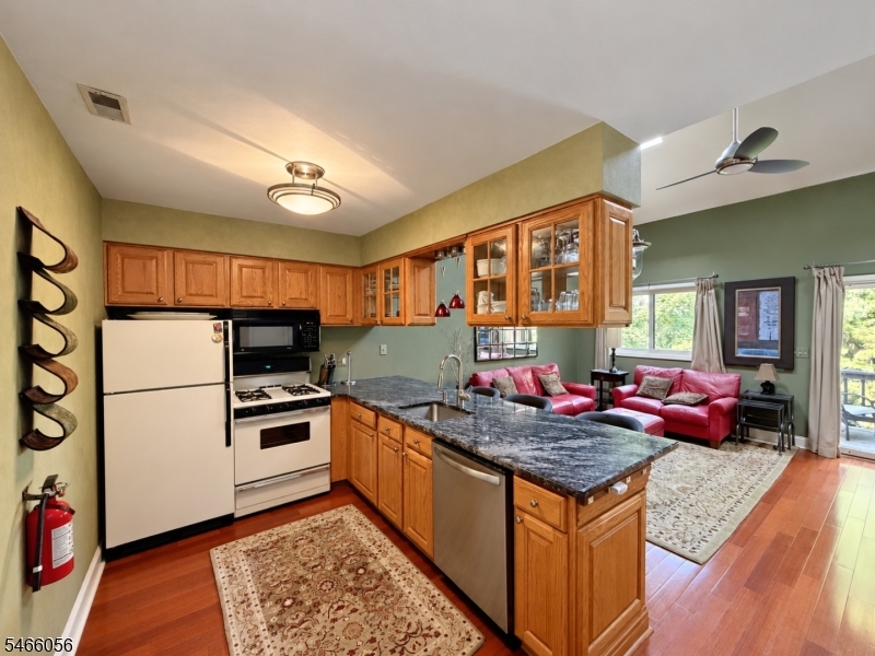 20 Augusta Drive Unit 10 — photo