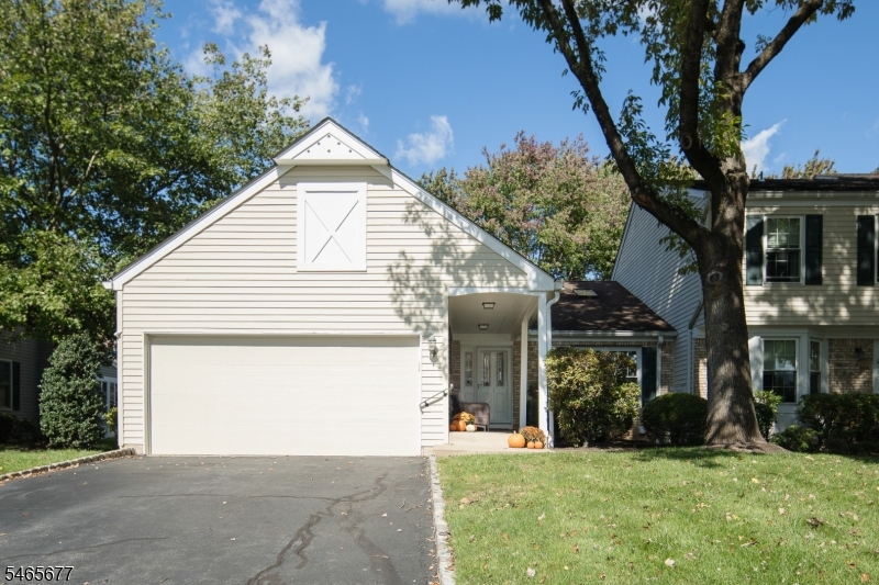 7 Dexter Dr N — photo