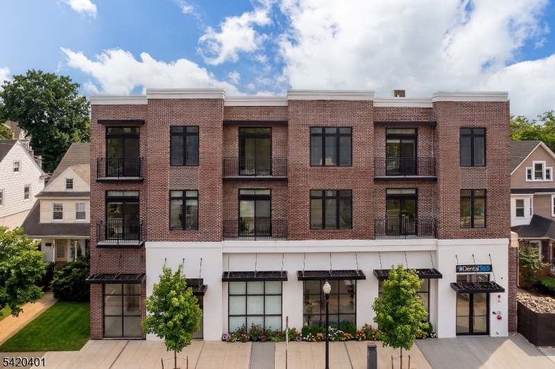 423 South Avenue 201 — photo