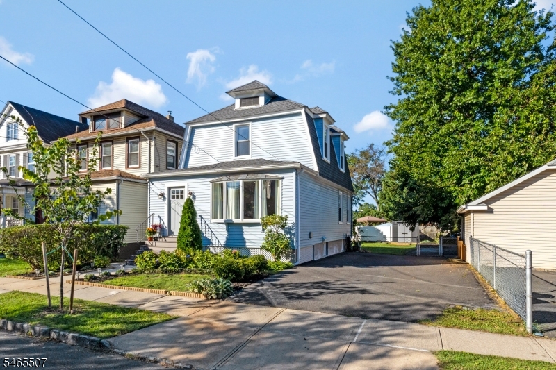 208 Walnut Street — photo