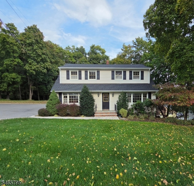 857 Pompton Avenue Unit 2 — photo