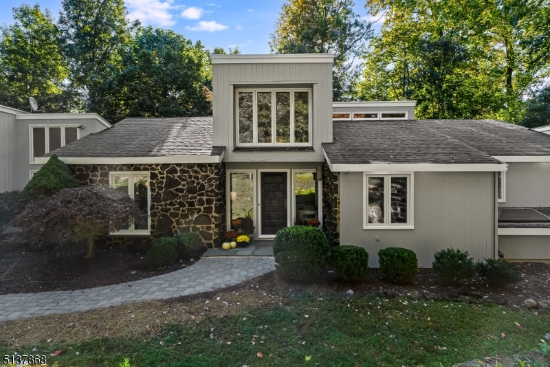 33 Crest Drive — photo