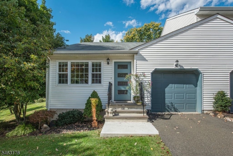 32 Bowfell Court — photo
