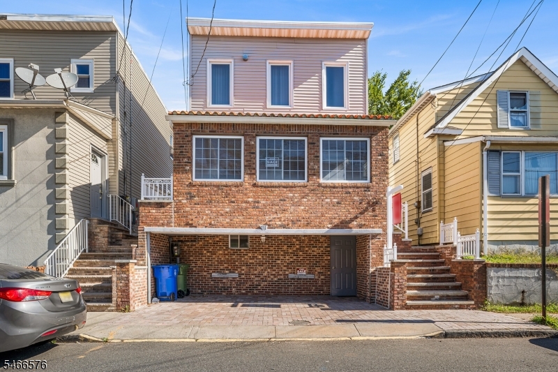731 Mcgillvray Place — photo