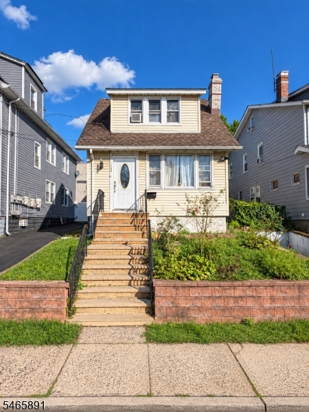188 Floyd Street — photo