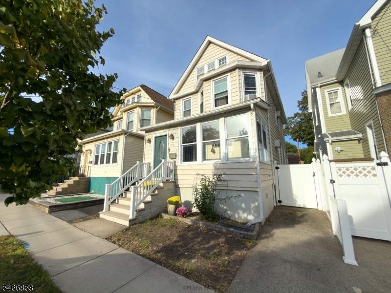 107 Sheridan Avenue — photo