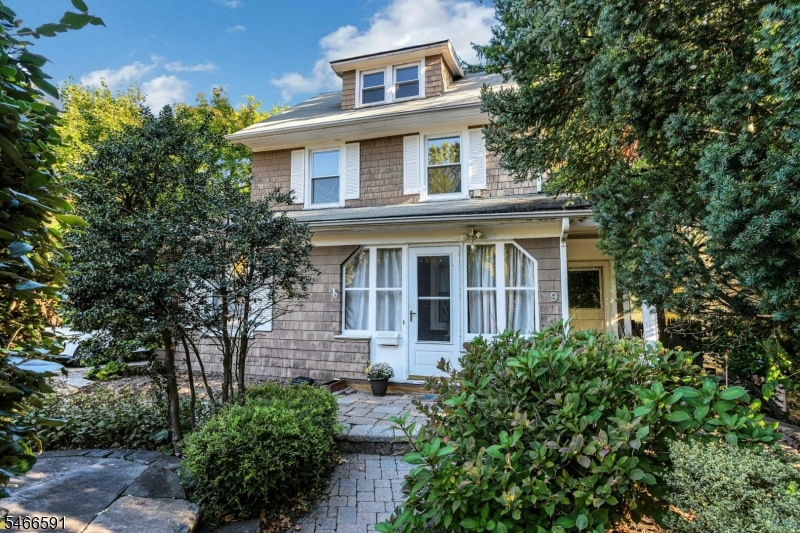 9 Laurel Place — photo