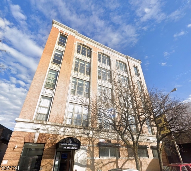 175 Broadway Unit 205 — photo