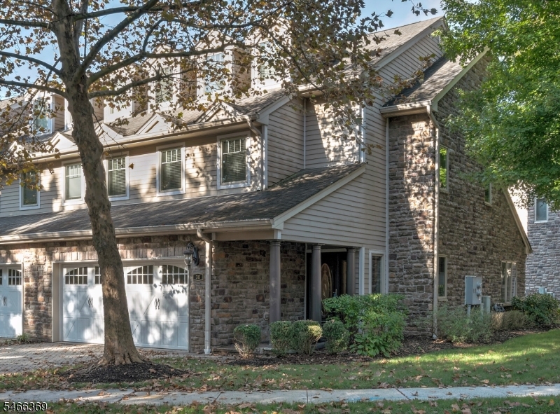 38 Eggers Court — photo