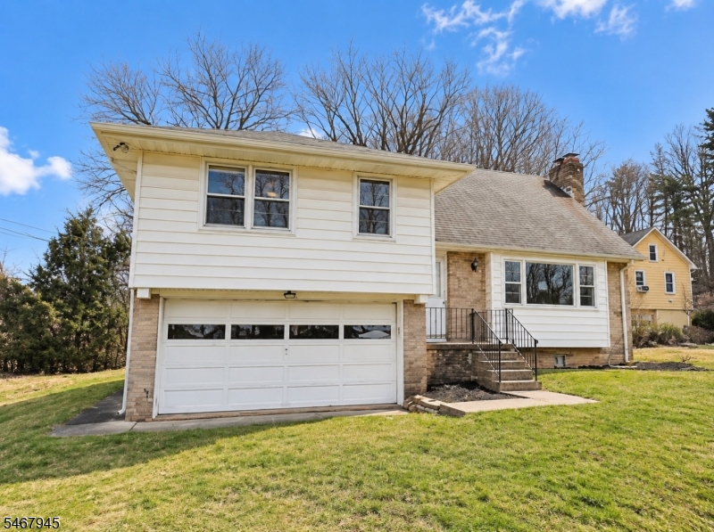652 Carpentersville Road — photo