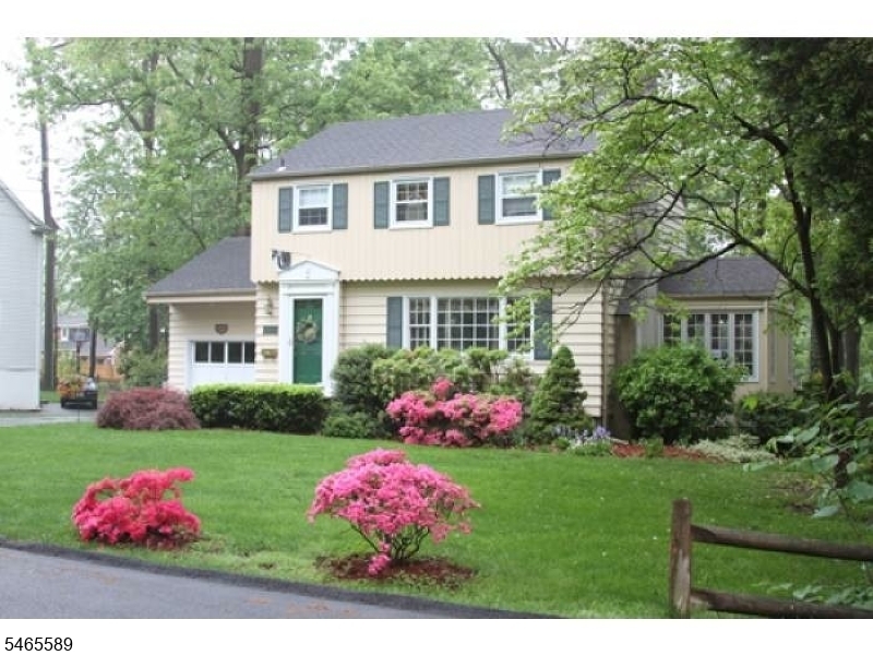 20 Beechwood Drive — photo