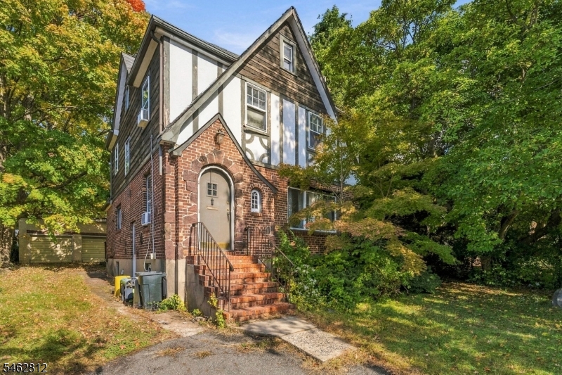 19 W Bayview Avenue — photo